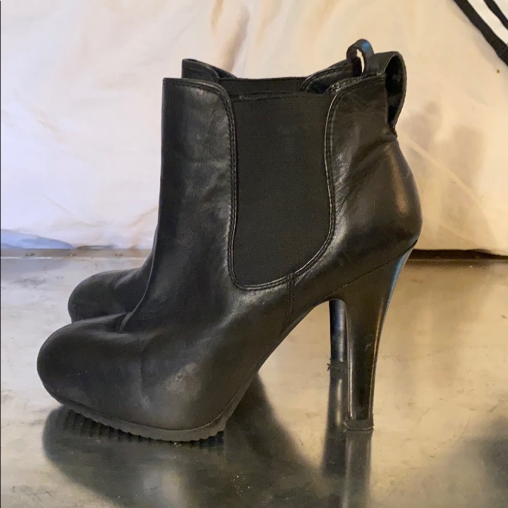 Leather Pumps with slight platform